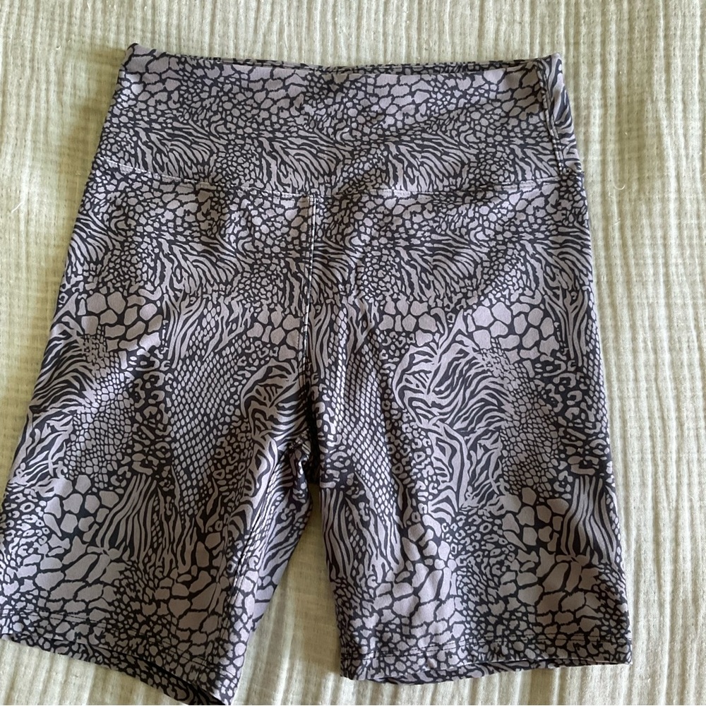 Kyodan - Grey Animal Print Biker Shorts